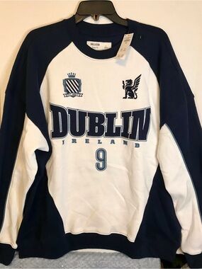 Hollister White Crewneck Sweatshirt with Navy Trim and Graphic Sz L 27 PTP